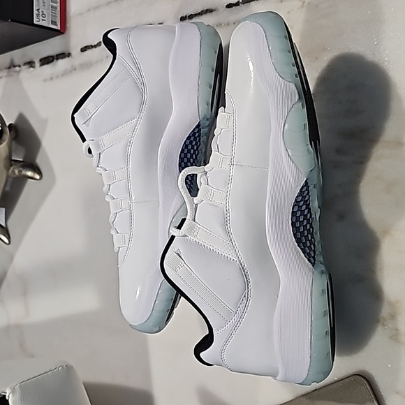 Air Jordan 11 Retro Low - Picture 7 of 9